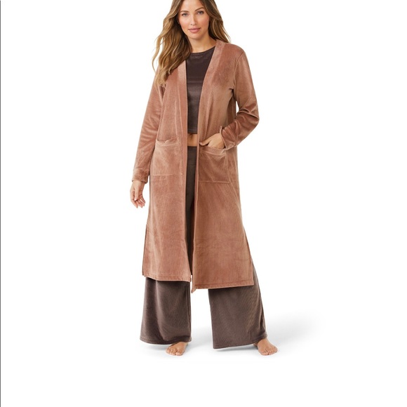 sofia by sofia vergara Other - Sofia Vergara Velvet Robe, Tank Top and Wide Leg Pants Set